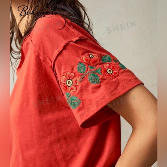 NWOT Bohemela Vacation Embroidered Flower DecorT-Shirt Top Open Back Boho - Picture 3 of 7